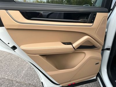 2024 Porsche Cayenne - Photo 32