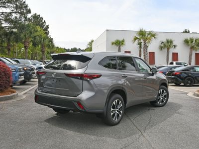 2026 Toyota Highlander Hybrid - Photo 2
