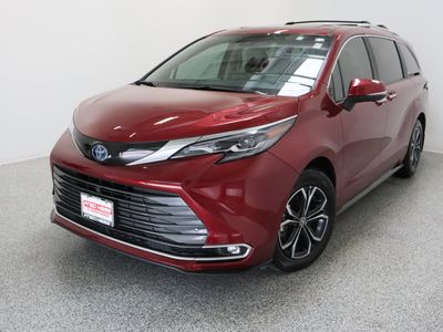 2025 Toyota Sienna AWD - Photo 2