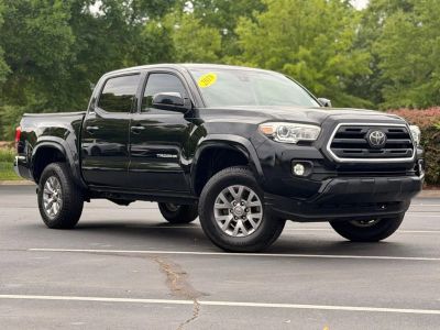 2019 Toyota Tacoma - Photo 2