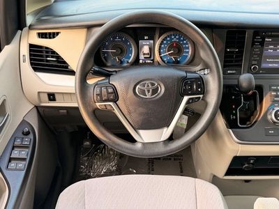 2020 Toyota Sienna LE - Photo 15