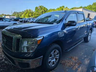 2017 Nissan Titan - Photo 1