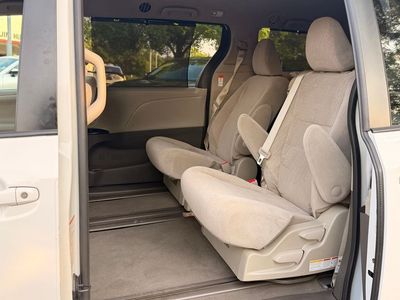 2020 Toyota Sienna LE - Photo 13