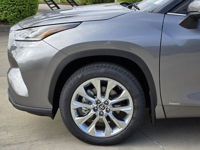 2026 Toyota Highlander Hybrid - Photo 6