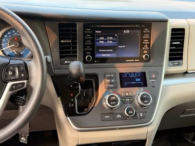 2020 Toyota Sienna LE - Photo 16