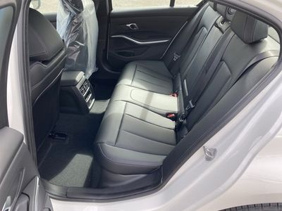 2025 BMW 3 Series - Photo 7