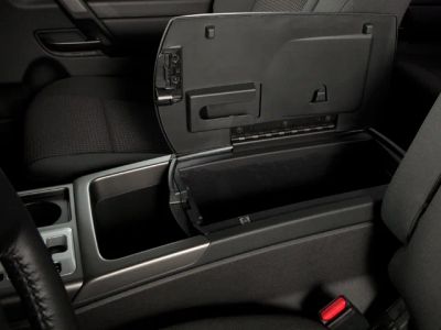 2010 Nissan Titan — photo 15 view