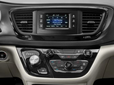2017 Chrysler Pacifica — photo 7 view