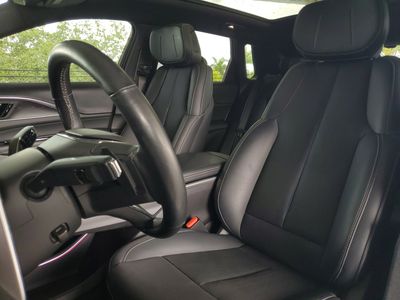 2024 Cadillac LYRIQ - Photo 18