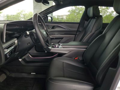 2024 Cadillac LYRIQ - Photo 17
