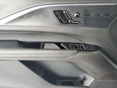2024 Cadillac LYRIQ - Photo 14