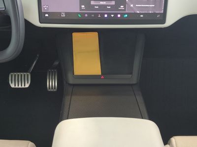 2022 Tesla Model X - Photo 20