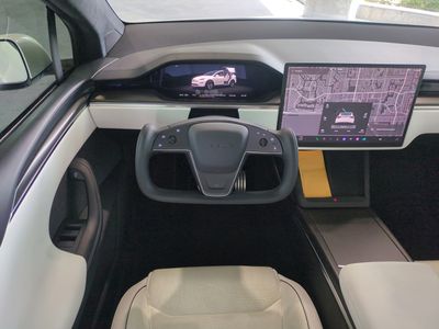 2022 Tesla Model X - Photo 17