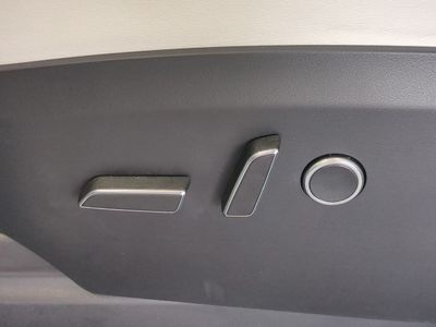 2022 Tesla Model X - Photo 21