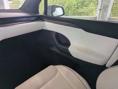 2022 Tesla Model X - Photo 18