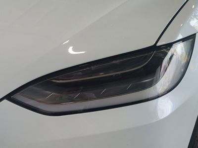 2022 Tesla Model X - Photo 10