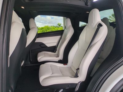 2022 Tesla Model X - Photo 15