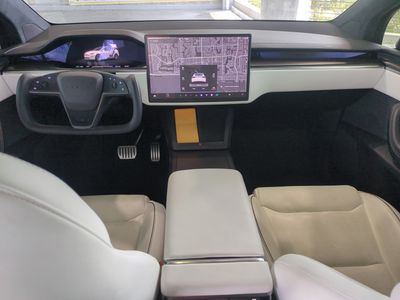 2022 Tesla Model X - Photo 16