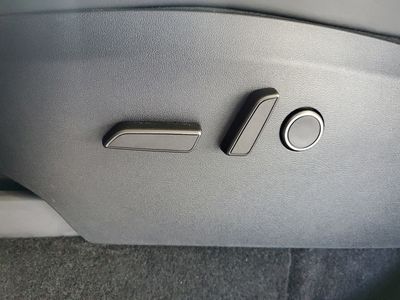 2024 Tesla Model Y - Photo 19