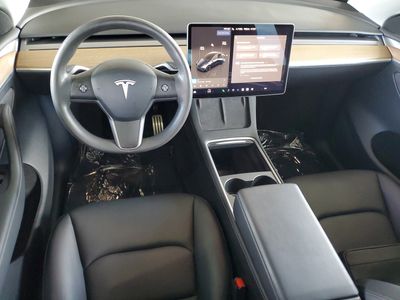 2024 Tesla Model Y - Photo 12