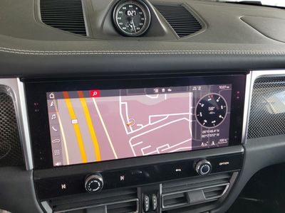 2022 Porsche Macan - Photo 25
