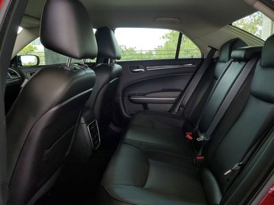 2023 Chrysler 300 - Photo 9