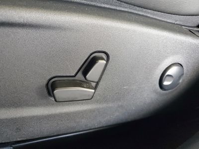 2023 Chrysler 300 - Photo 21