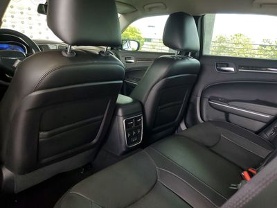 2023 Chrysler 300 - Photo 10