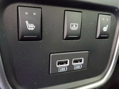 2023 Chrysler 300 - Photo 13