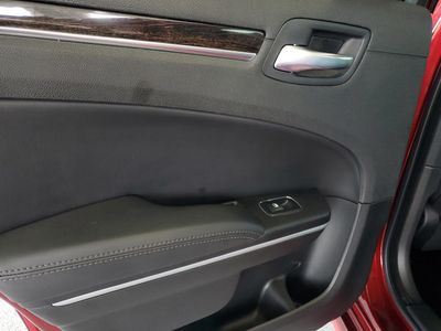 2023 Chrysler 300 - Photo 14