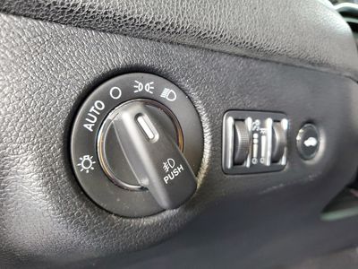 2023 Chrysler 300 - Photo 23