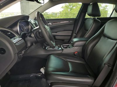 2023 Chrysler 300 - Photo 19