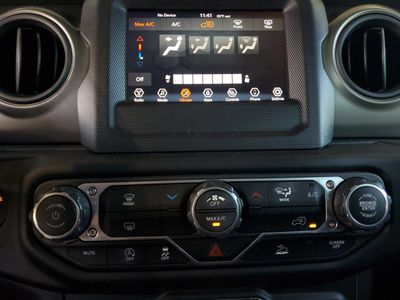 2023 Jeep Wrangler - Photo 28