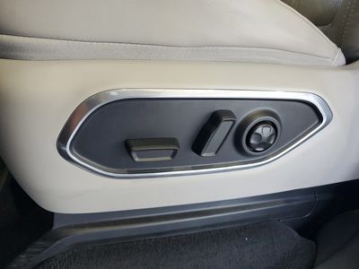 2022 Jeep Wagoneer - Photo 19