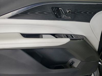 2024 Cadillac LYRIQ - Photo 14