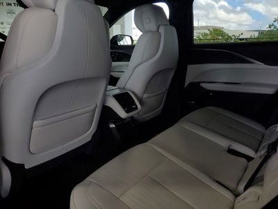 2024 Cadillac LYRIQ - Photo 10