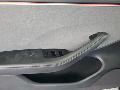 2025 Tesla Model 3 - Photo 13