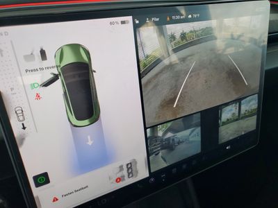 2025 Tesla Model 3 - Photo 24