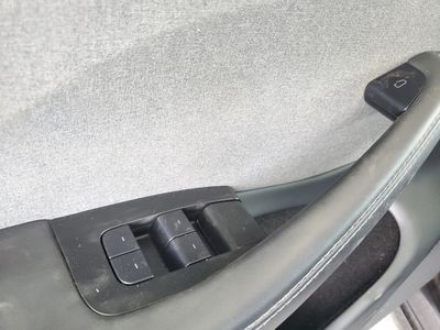 2025 Tesla Model 3 - Photo 14