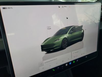 2025 Tesla Model 3 - Photo 23