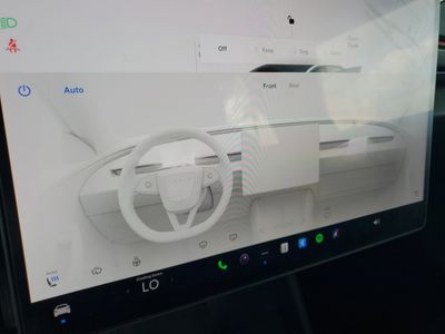 2025 Tesla Model 3 - Photo 25