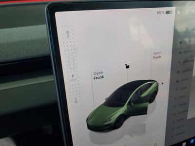 2025 Tesla Model 3 - Photo 30