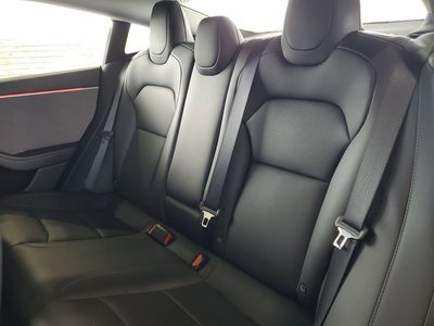 2025 Tesla Model 3 - Photo 6