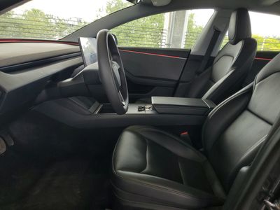 2025 Tesla Model 3 - Photo 16