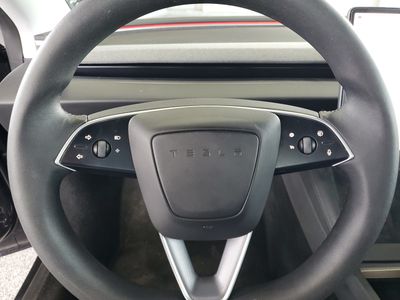 2025 Tesla Model 3 - Photo 20