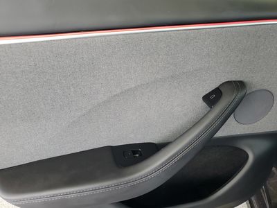 2025 Tesla Model 3 - Photo 12