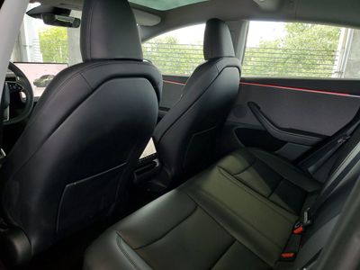 2025 Tesla Model 3 - Photo 8