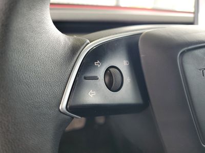 2025 Tesla Model 3 - Photo 21