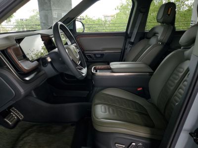 2024 Rivian R1S - Photo 19
