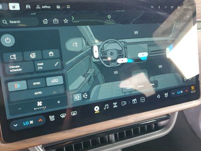 2024 Rivian R1S - Photo 29